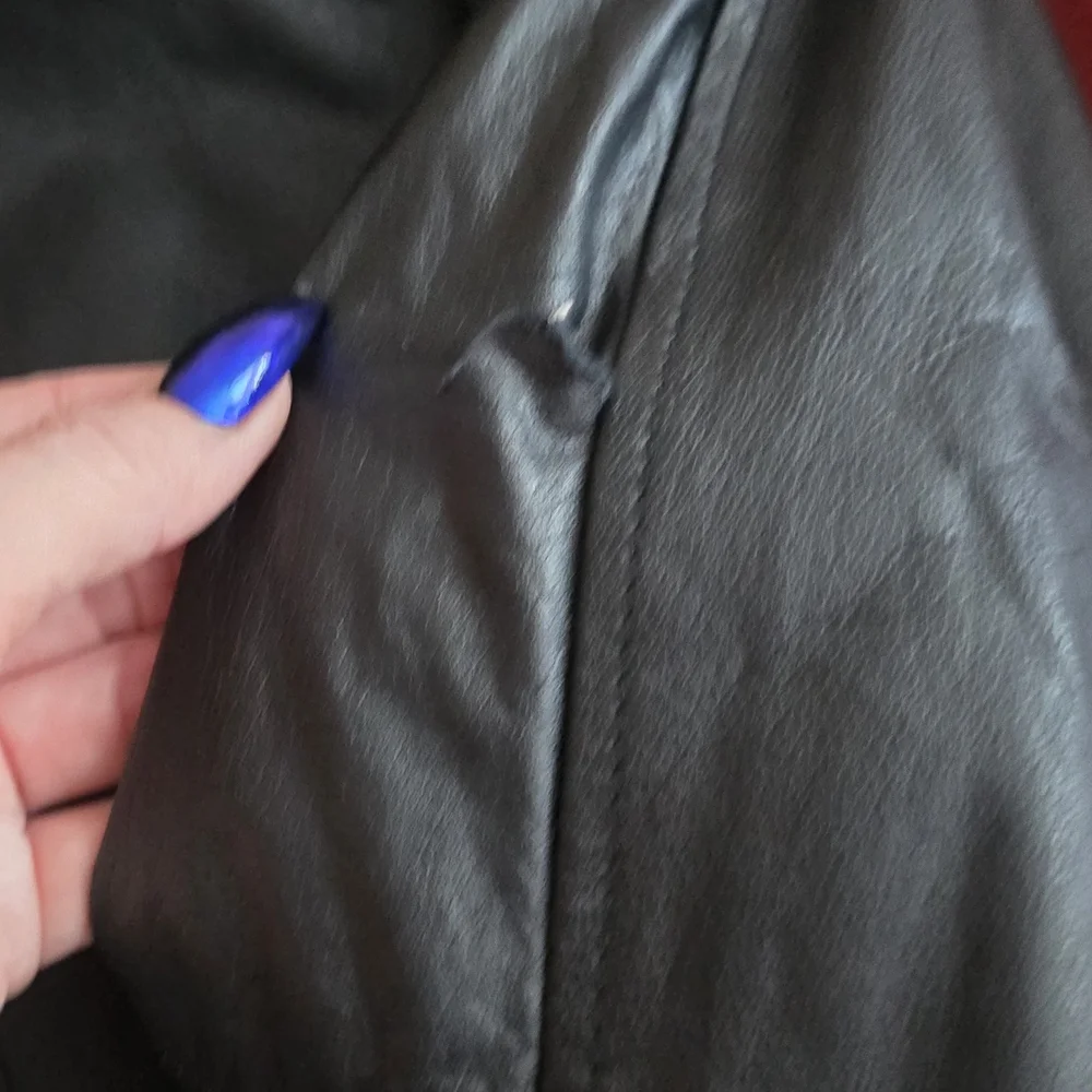 Women's Black 100% Leather Coat with Faux Fur Collar - Picture 7 of 8